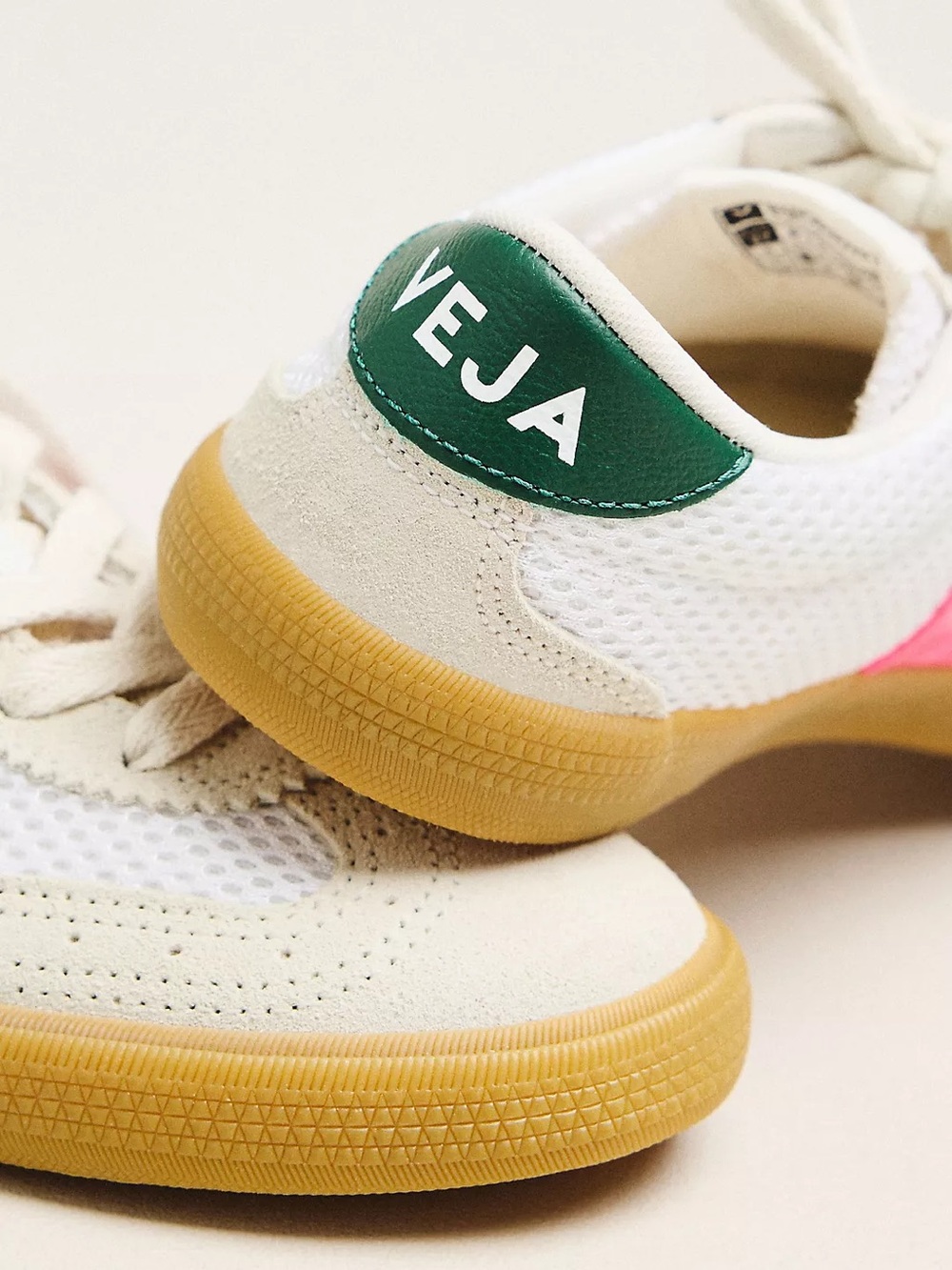 New Veja Exclusive Volley Sneakers Lunar Sari Poker - Picture 3 of 7